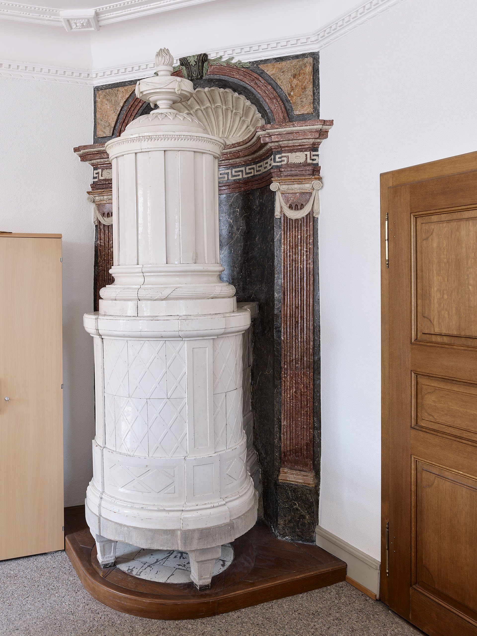 Roggenbauch-Haus, Turmofen im südwestlichen Eckzimmer